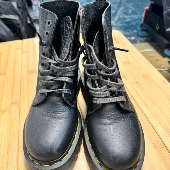 Doc Martens 1460 8 Eyelet Boots - 9/10 Condition Mens 6 / Ladies 7 - Picture 3 of 5